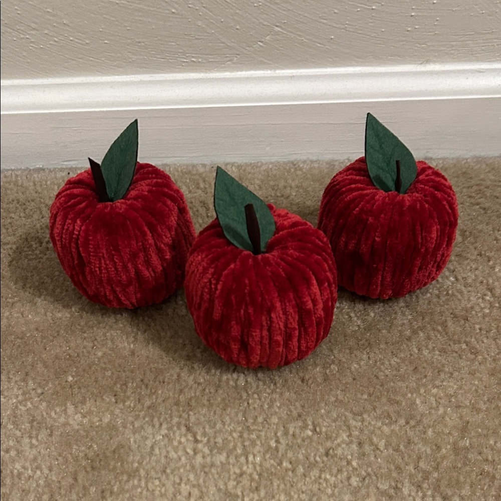 LAST SET! Red Velvet-like Apple Decor Set